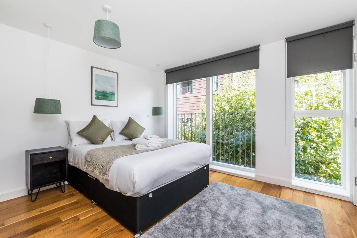 Split Level 3 Bedroom Floor Flat * Londra